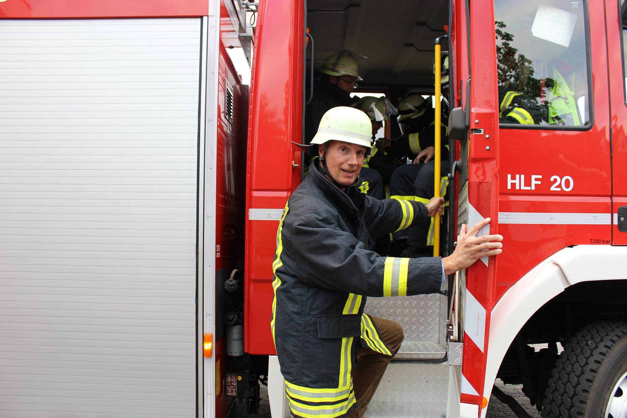 MdB Dr. Matthias Heider besucht Übung der Feuerwehr