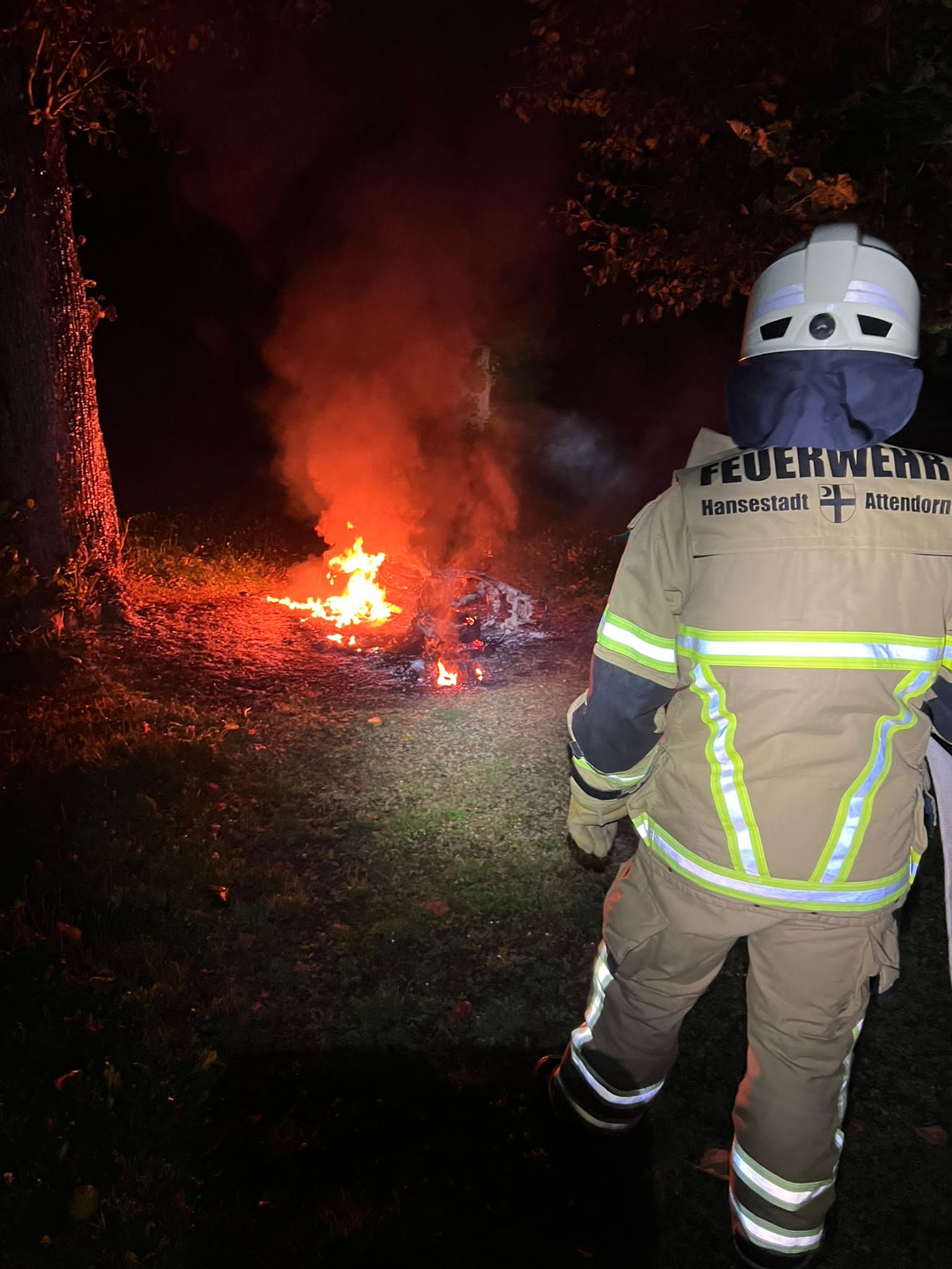 Roller brannte auf Friedhof