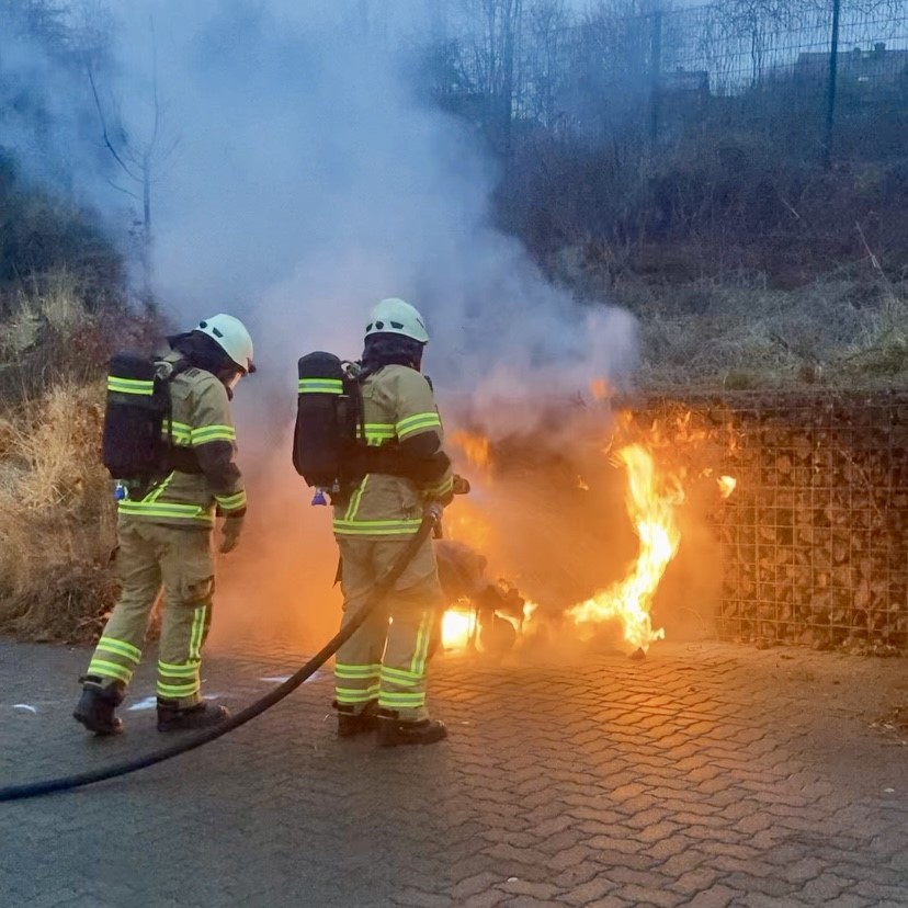 Containerbrand und Betriebsunfall